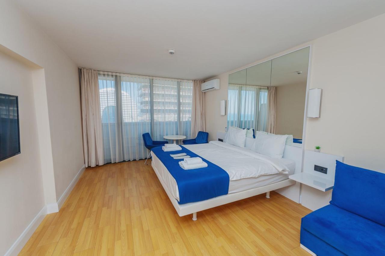 Orbi City Center Sea View Aparthotel Batumi Esterno foto
