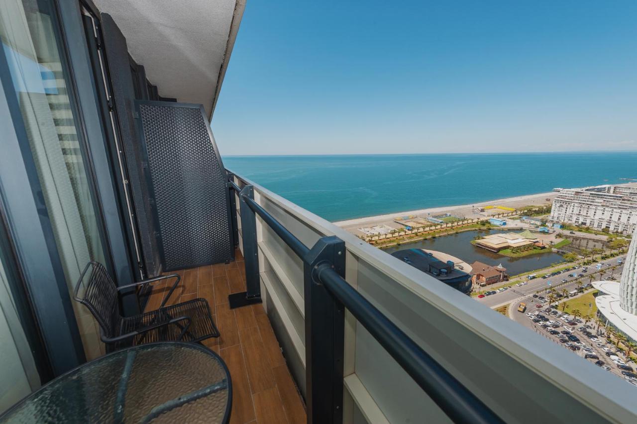 Orbi City Center Sea View Aparthotel Batumi Esterno foto
