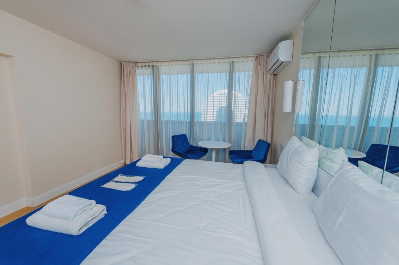 Orbi City Center Sea View Aparthotel Batumi Esterno foto