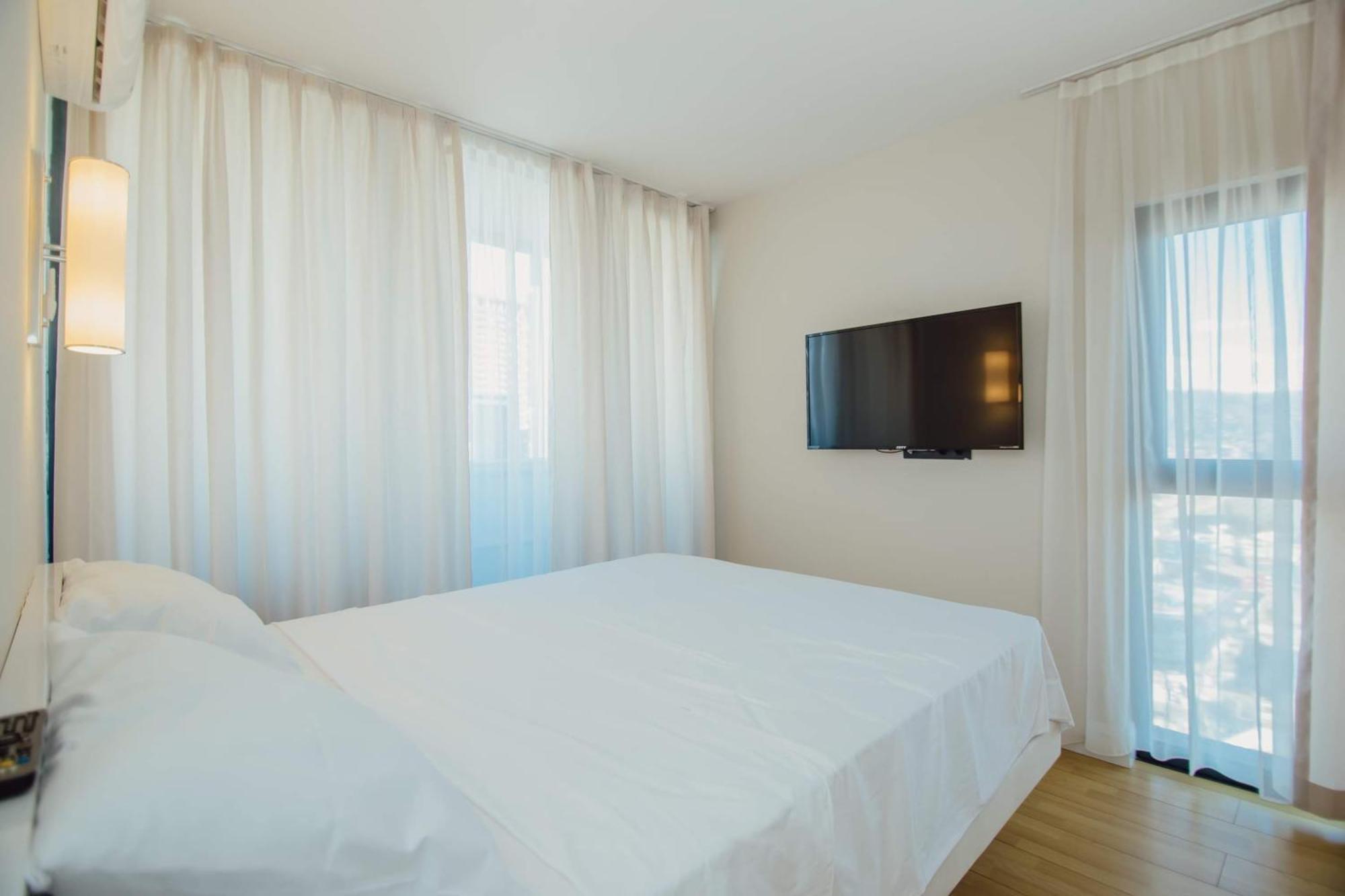 Orbi City Center Sea View Aparthotel Batumi Esterno foto