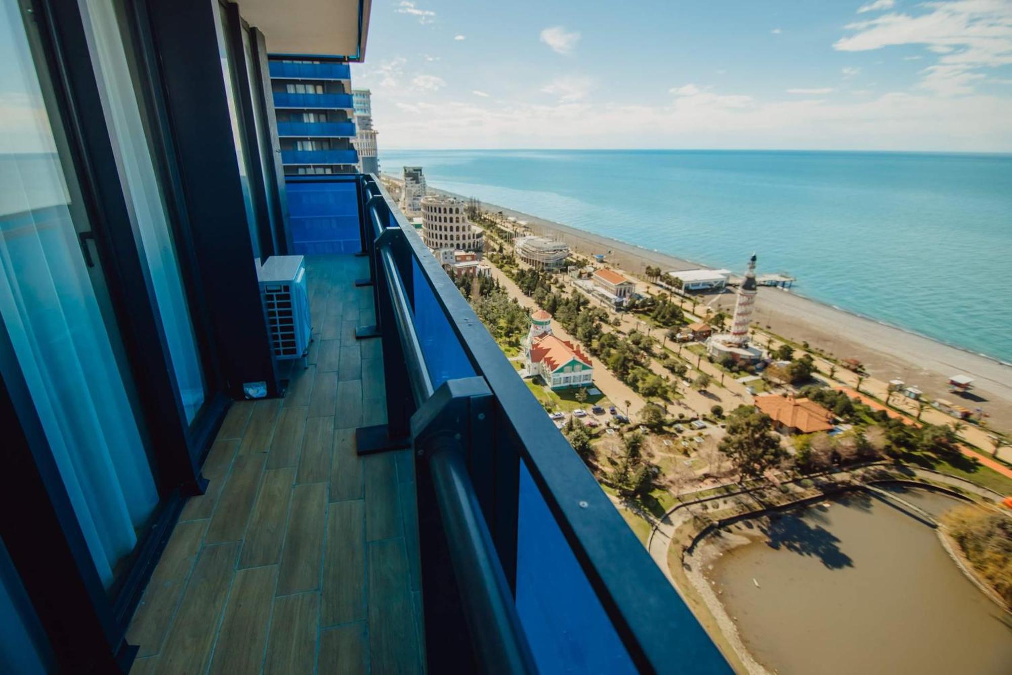 Orbi City Center Sea View Aparthotel Batumi Esterno foto