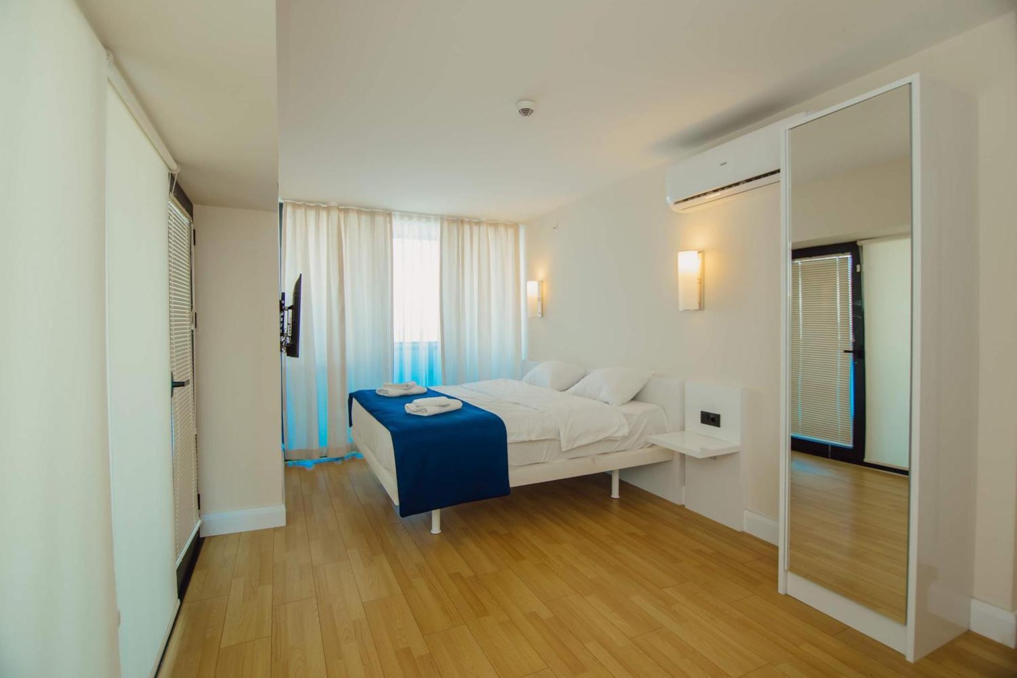 Orbi City Center Sea View Aparthotel Batumi Esterno foto