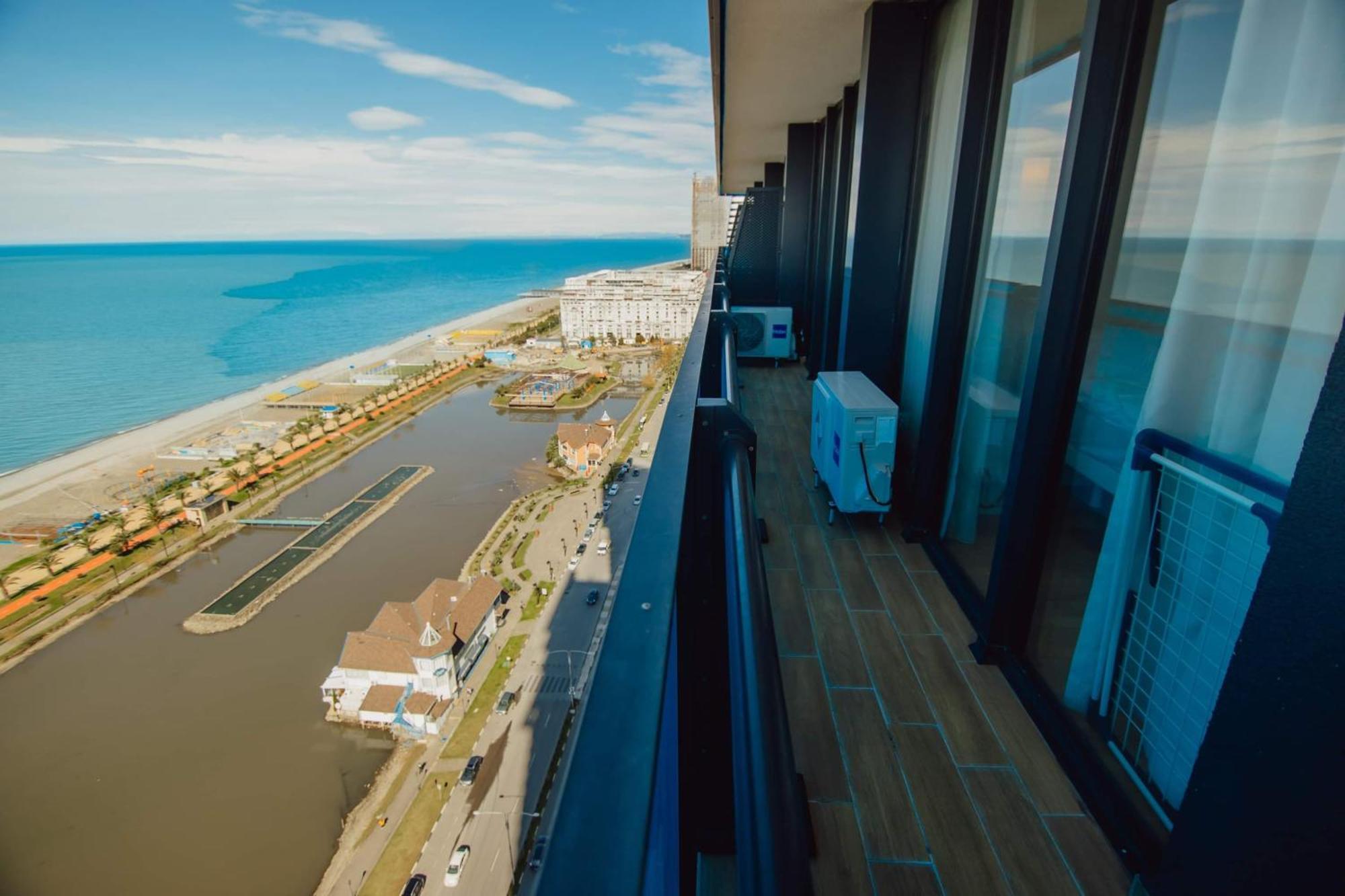 Orbi City Center Sea View Aparthotel Batumi Esterno foto