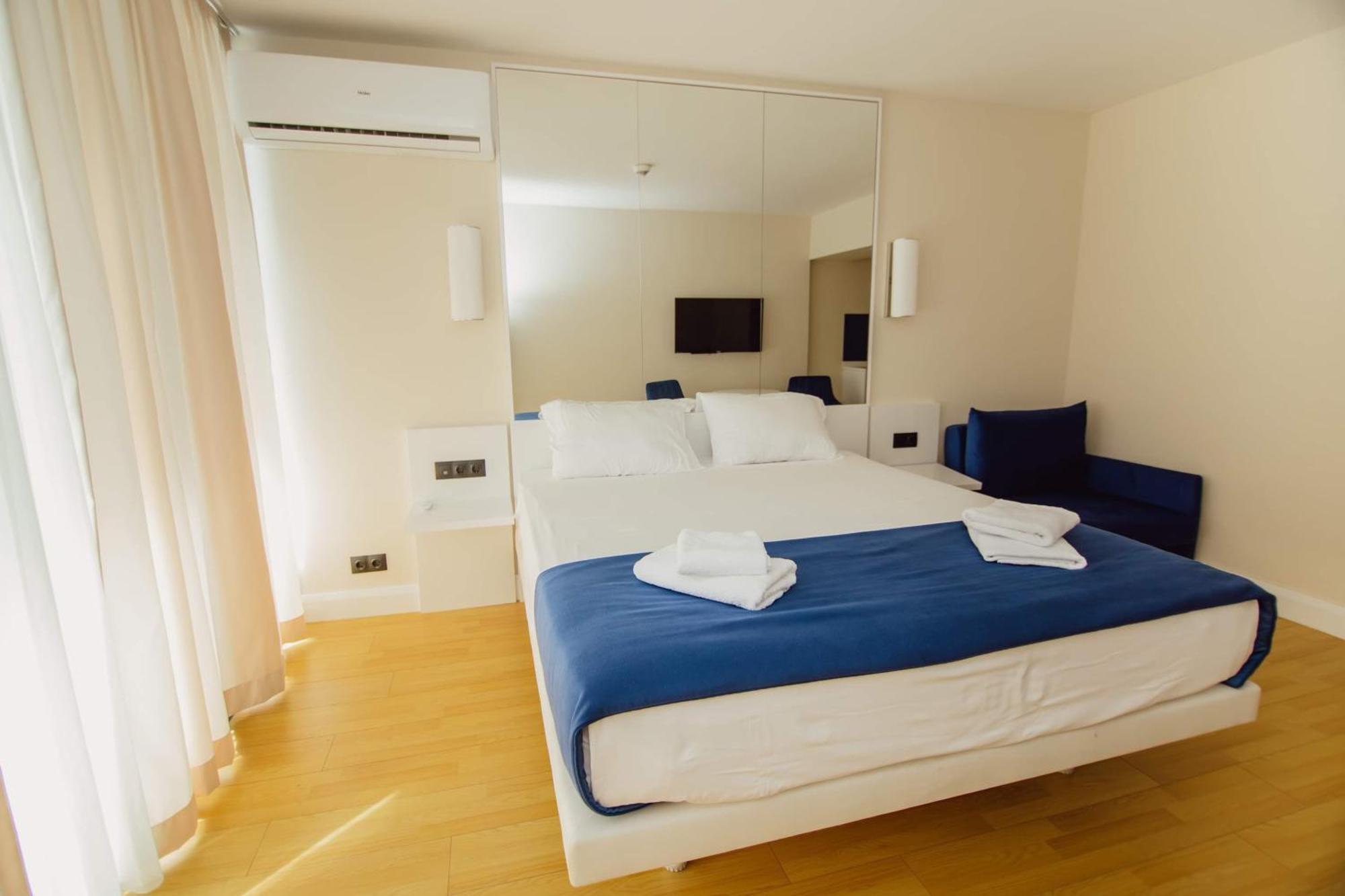 Orbi City Center Sea View Aparthotel Batumi Esterno foto