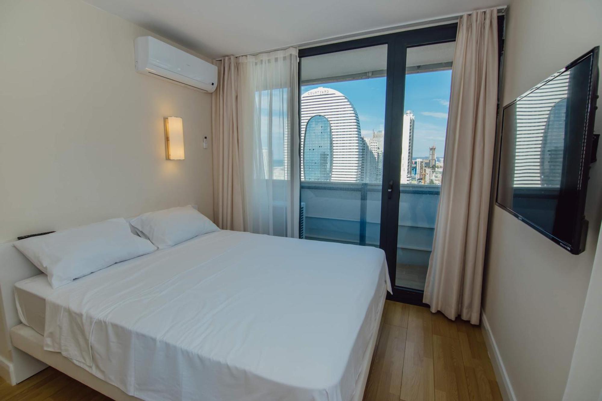Orbi City Center Sea View Aparthotel Batumi Esterno foto