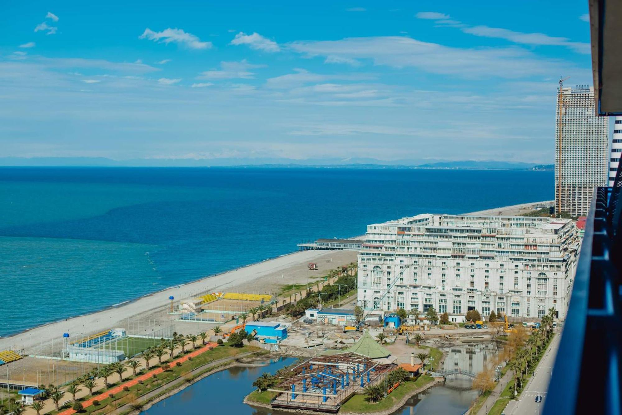 Orbi City Center Sea View Aparthotel Batumi Esterno foto